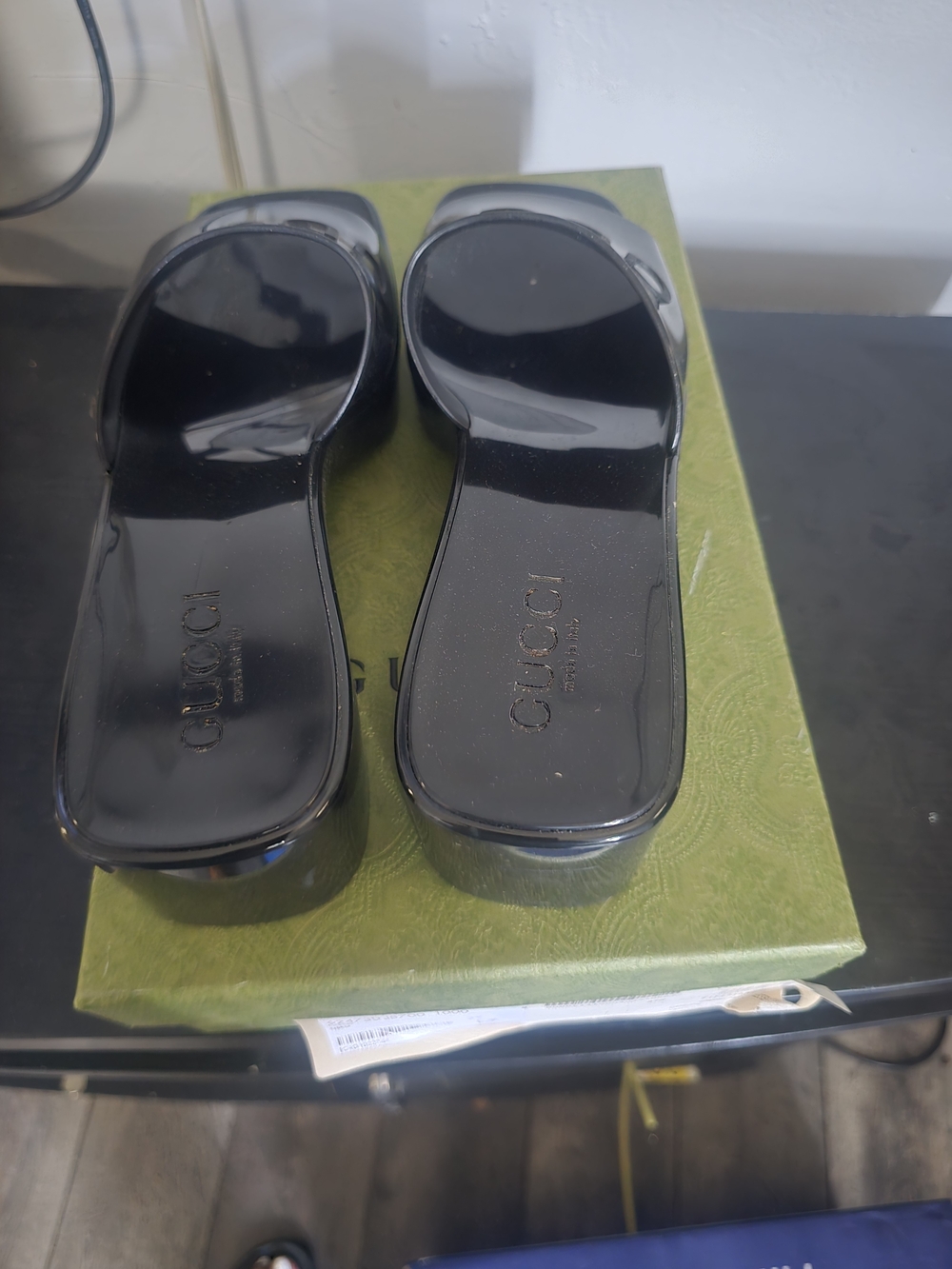 Gucci Women’s Black Patent Slide Sandals - Picture 3 of 7